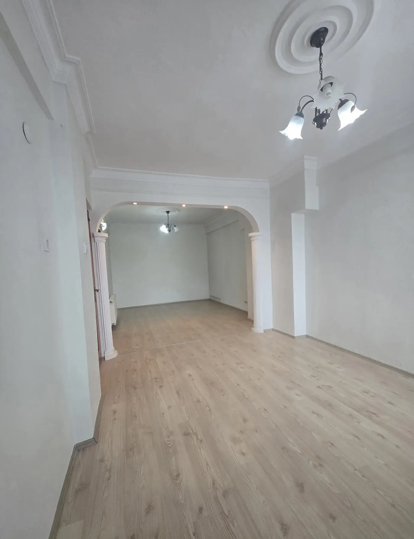 KRİPTO EMLAK VE GAYRİMENKUL'DEN MÜKEMMEL KONUMDA ARA KAT 2+1